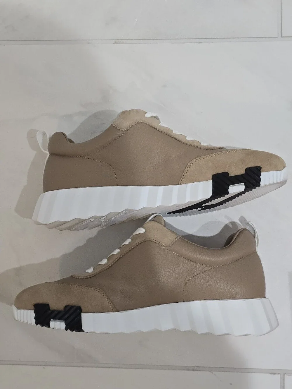 Hermes Womens Bouncing Sneakers Beige and White Low-Top Sneakers Size 38